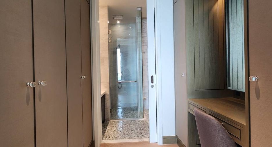 For rent 2 bedrooms condo in Khlong San, Bangkok