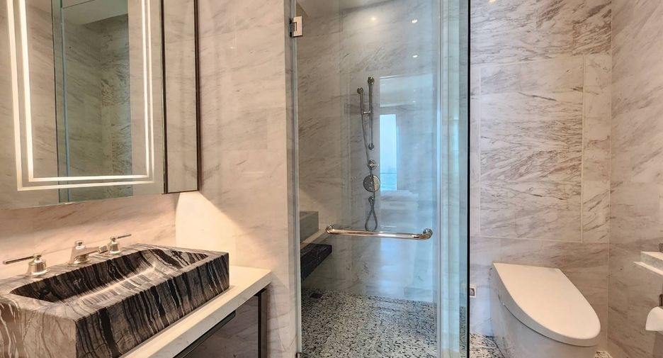 For rent 2 bedrooms condo in Khlong San, Bangkok