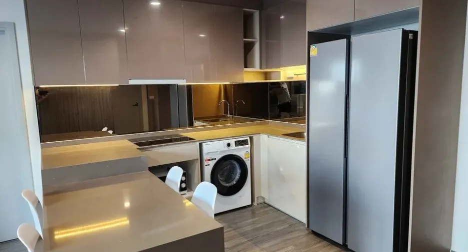 Condo en alquiler de 2 habitaciones en Bang Rak, Bangkok