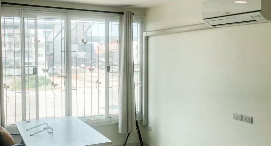 For rent 3 bedrooms townhouse in Min Buri, Bangkok
