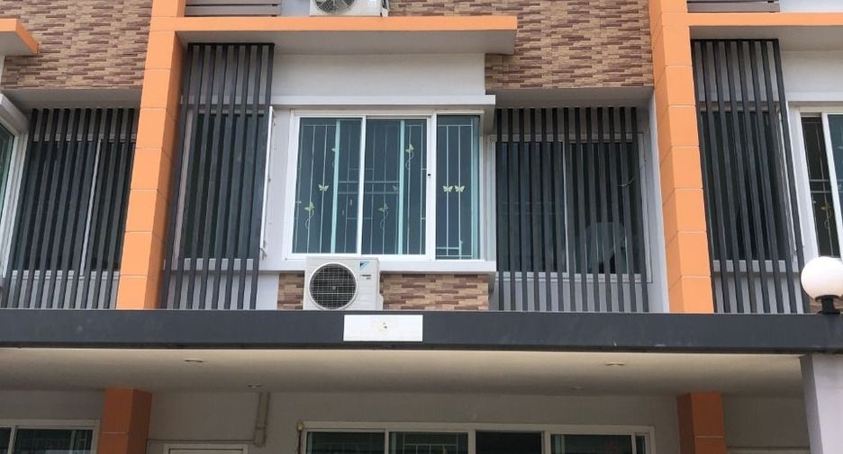 For rent 3 bedrooms townhouse in Min Buri, Bangkok