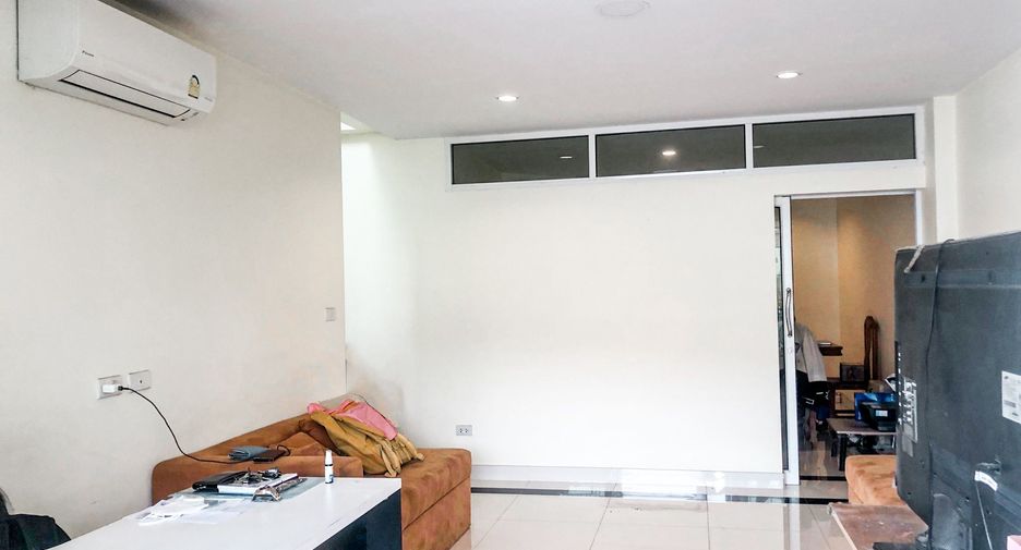For rent 3 bedrooms townhouse in Min Buri, Bangkok
