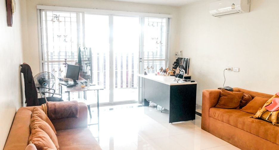 For rent 3 bedrooms townhouse in Min Buri, Bangkok