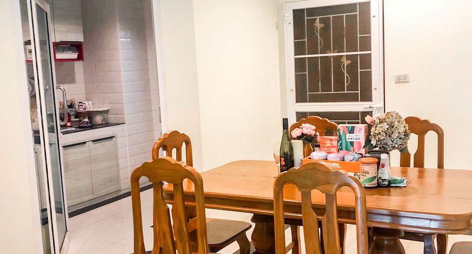 For rent 3 bedrooms townhouse in Min Buri, Bangkok