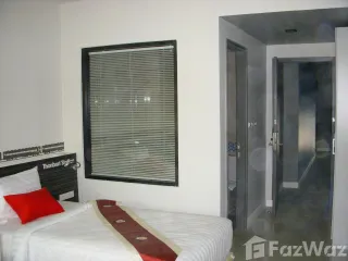 À louer studio condo à Bang Rak, Bangkok