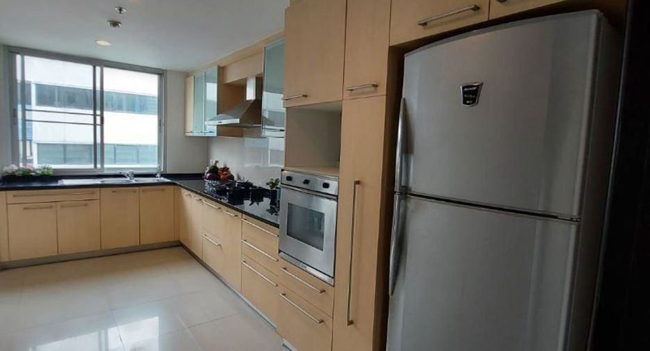 Condo en alquiler de 3 habitaciones en Sathon, Bangkok