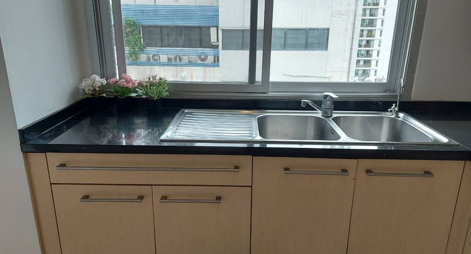 Condo en alquiler de 3 habitaciones en Sathon, Bangkok