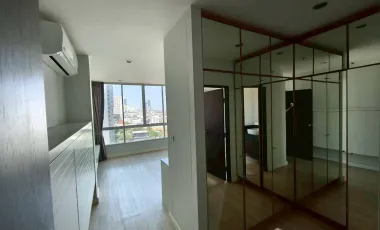 Condo en alquiler de 2 habitaciones en Yan Nawa, Bangkok