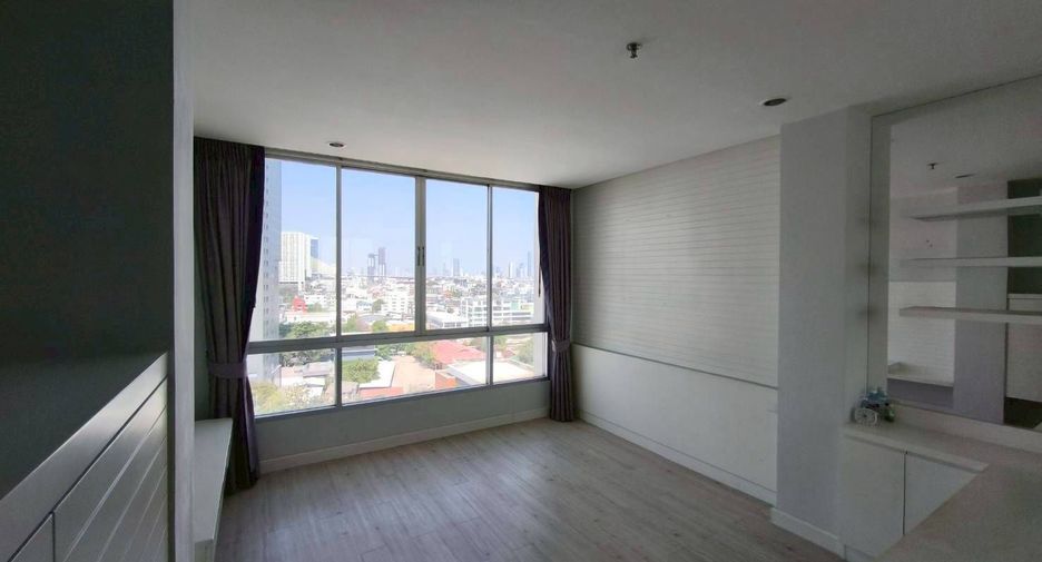 For rent 2 bedrooms condo in Yan Nawa, Bangkok