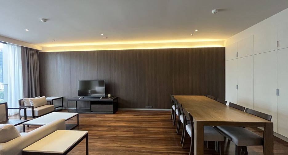 For rent 4 bedrooms apartment in Khlong Toei, Bangkok
