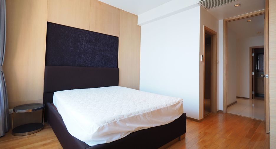 For rent 3 bedrooms condo in Sathon, Bangkok