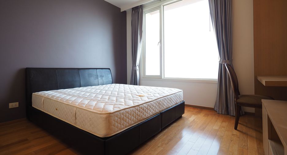 For rent 3 bedrooms condo in Sathon, Bangkok