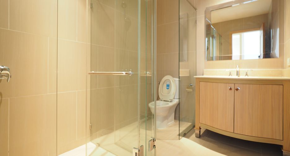 For rent 3 bedrooms condo in Sathon, Bangkok