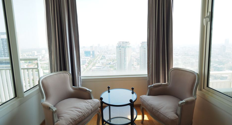 For rent 3 bedrooms condo in Sathon, Bangkok