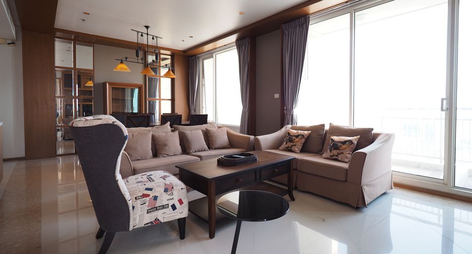 For rent 3 bedrooms condo in Sathon, Bangkok