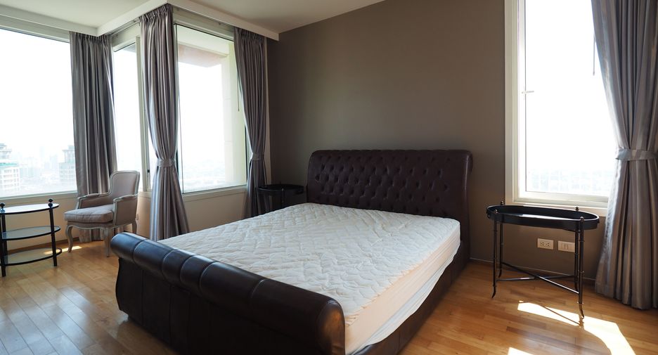 For rent 3 bedrooms condo in Sathon, Bangkok