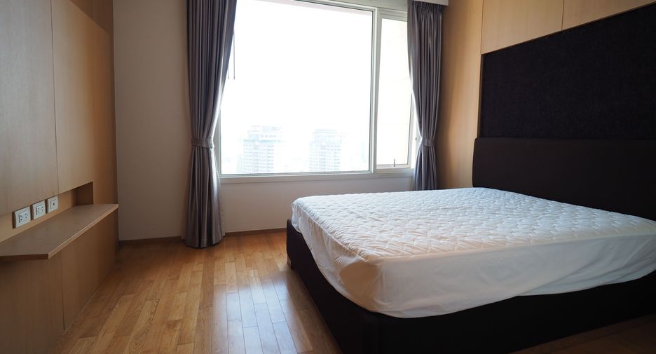 For rent 3 bedrooms condo in Sathon, Bangkok