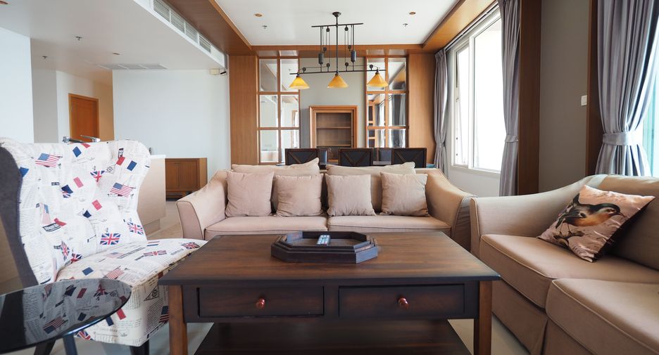 For rent 3 bedrooms condo in Sathon, Bangkok