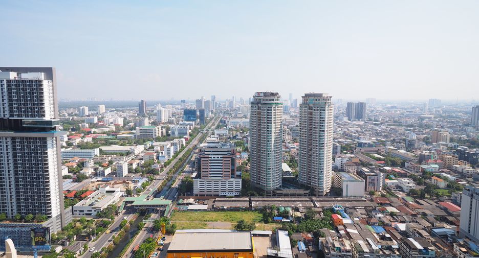 For rent 3 bedrooms condo in Sathon, Bangkok