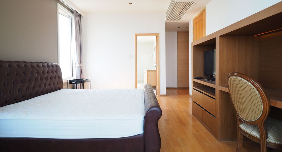 For rent 3 bedrooms condo in Sathon, Bangkok