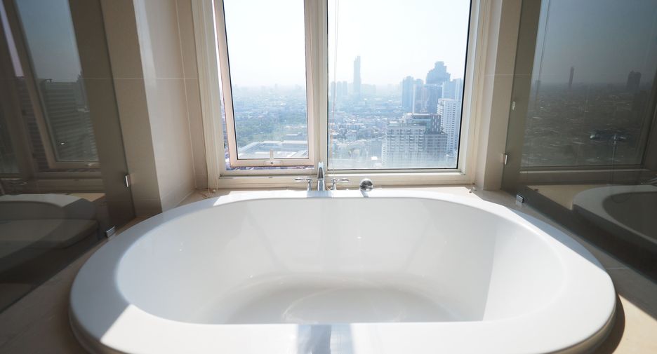 For rent 3 bedrooms condo in Sathon, Bangkok