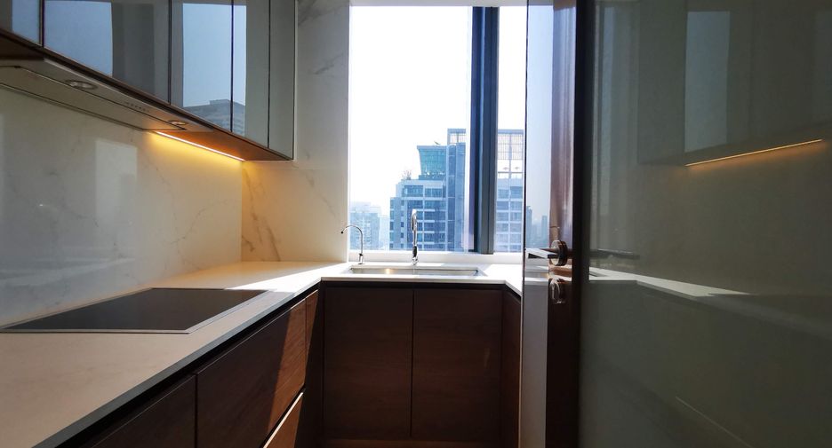 For rent 3 bedrooms condo in Khlong Toei, Bangkok