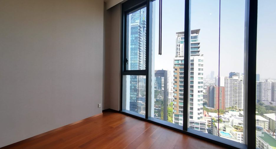 For rent 3 bedrooms condo in Khlong Toei, Bangkok