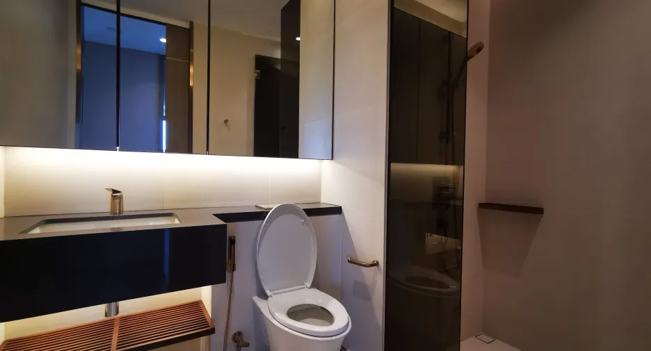 For rent 3 bedrooms condo in Khlong Toei, Bangkok