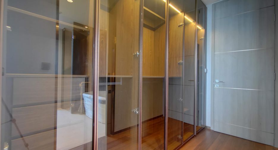 For rent 3 bedrooms condo in Khlong Toei, Bangkok