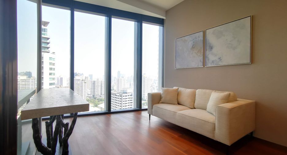 For rent 3 bedrooms condo in Khlong Toei, Bangkok
