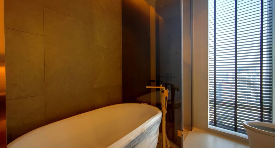 For rent 3 bedrooms condo in Khlong Toei, Bangkok