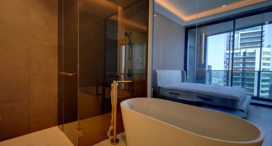 For rent 3 bedrooms condo in Khlong Toei, Bangkok