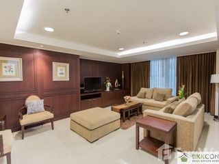 For rent 4 bedrooms condo in Watthana, Bangkok