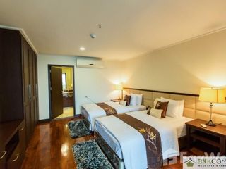 For rent 4 bedrooms condo in Watthana, Bangkok