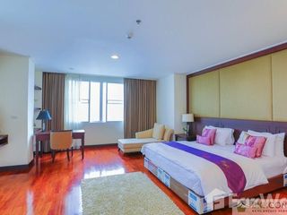 For rent 4 bedrooms condo in Watthana, Bangkok
