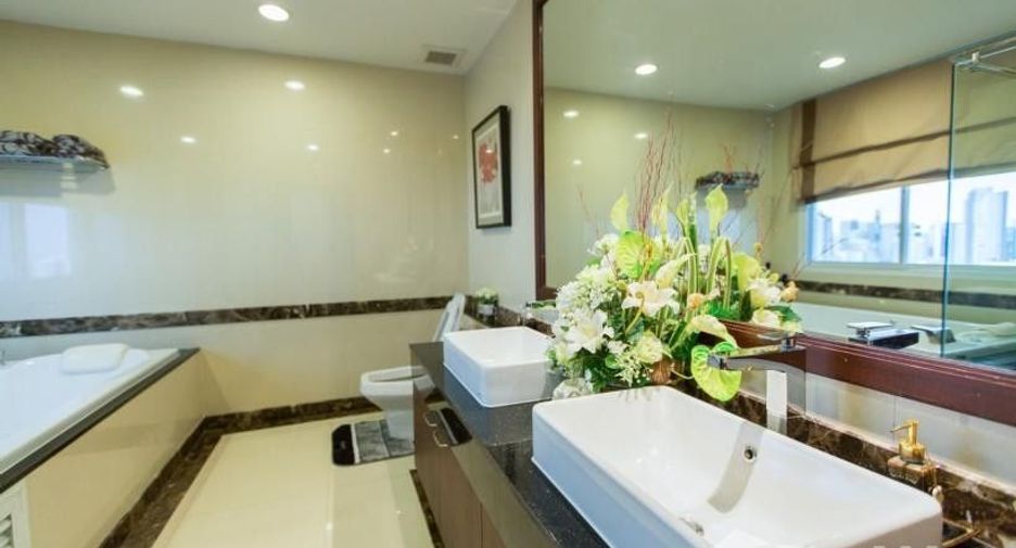 À louer 4 chambres condo à Watthana, Bangkok