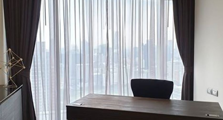 For rent 2 bedrooms condo in Pathum Wan, Bangkok