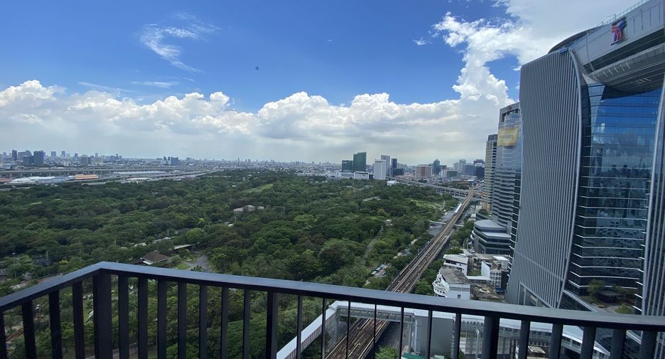 For rent 3 bedrooms condo in Chatuchak, Bangkok