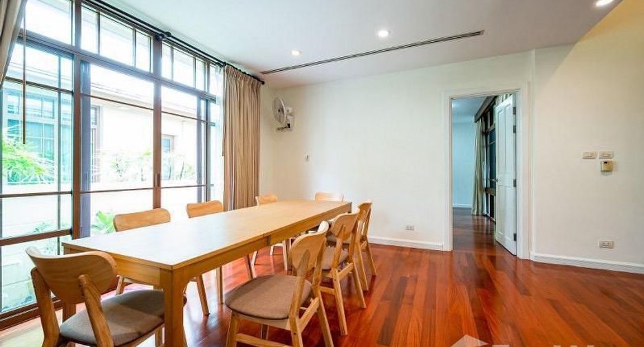 For rent 4 bedrooms house in Watthana, Bangkok