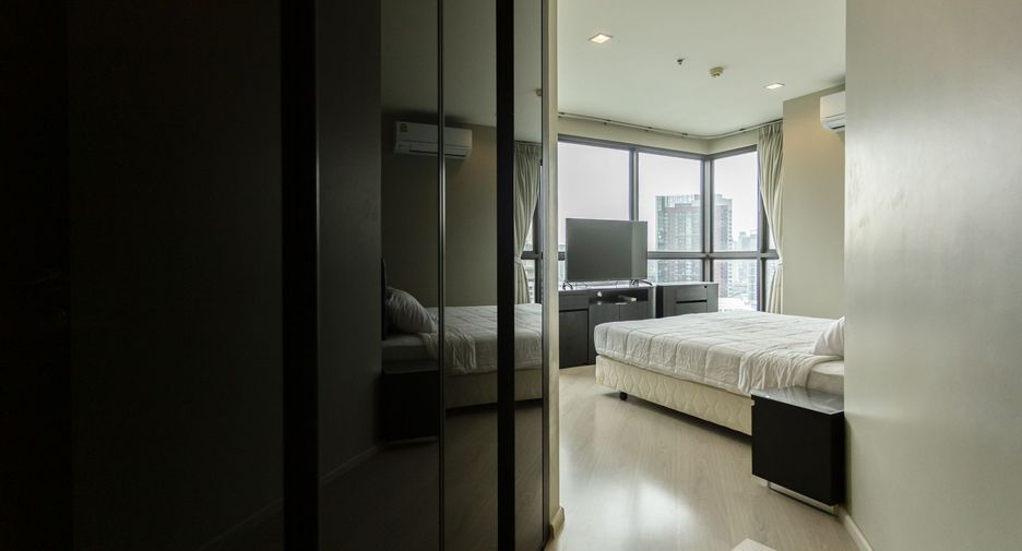 For rent 2 bedrooms condo in Khlong Toei, Bangkok
