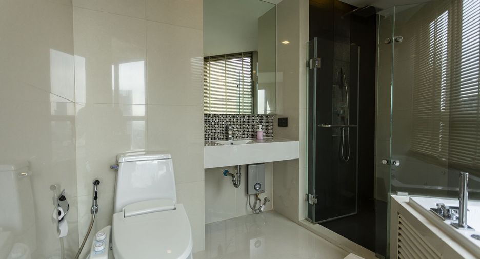 For rent 2 bedrooms condo in Khlong Toei, Bangkok