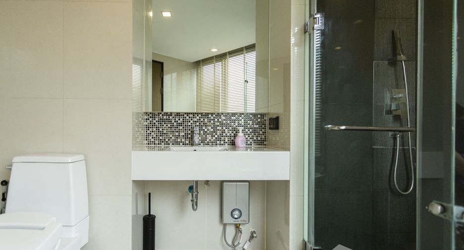 For rent 2 bedrooms condo in Khlong Toei, Bangkok