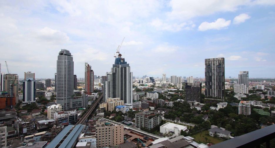 For rent 2 bedrooms condo in Khlong Toei, Bangkok