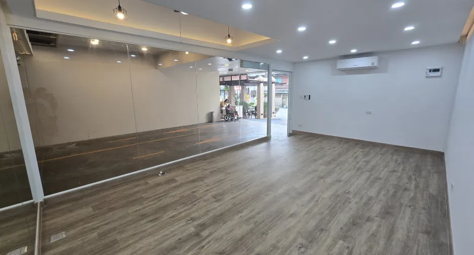 For rent retail Space in Phra Khanong, Bangkok