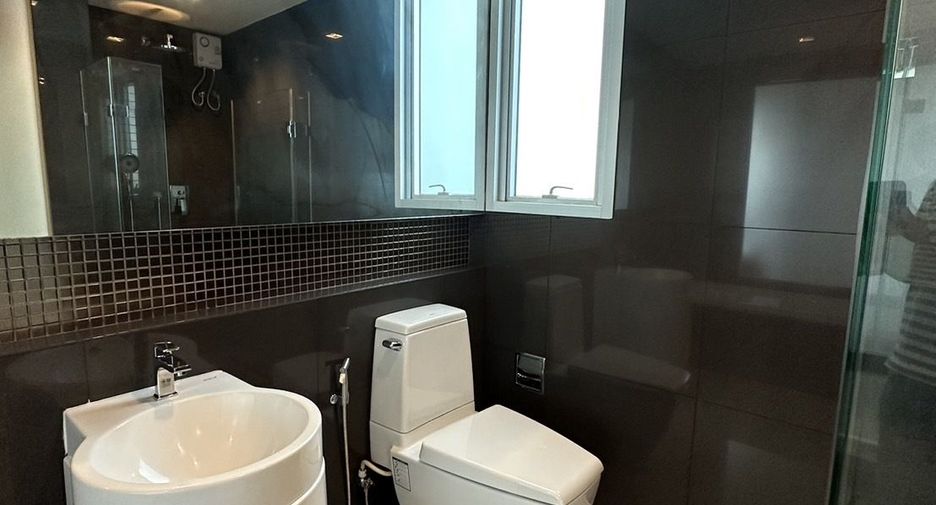 For rent 2 bedrooms condo in Phaya Thai, Bangkok