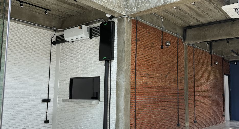 For rent retail Space in Yan Nawa, Bangkok