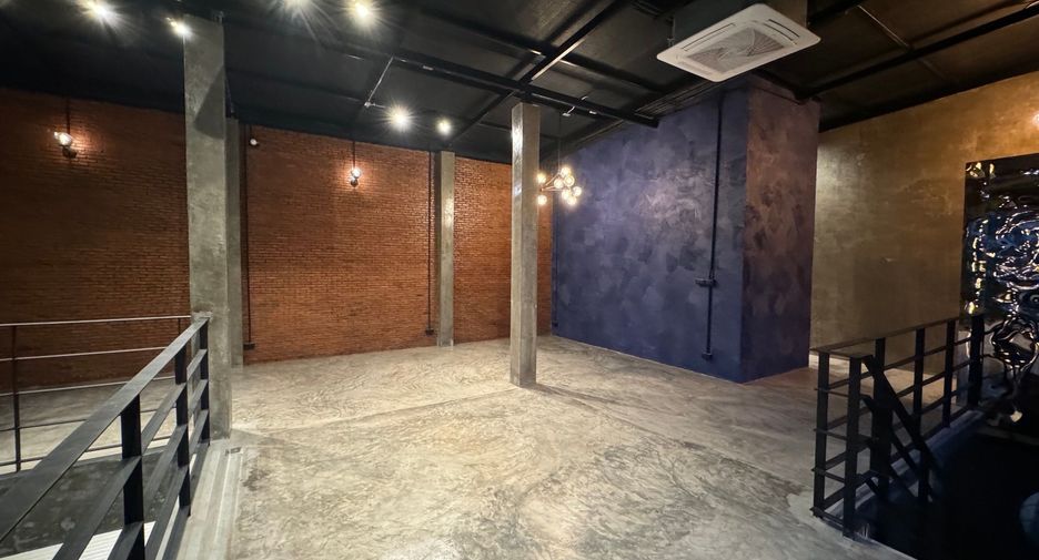 For rent retail Space in Yan Nawa, Bangkok