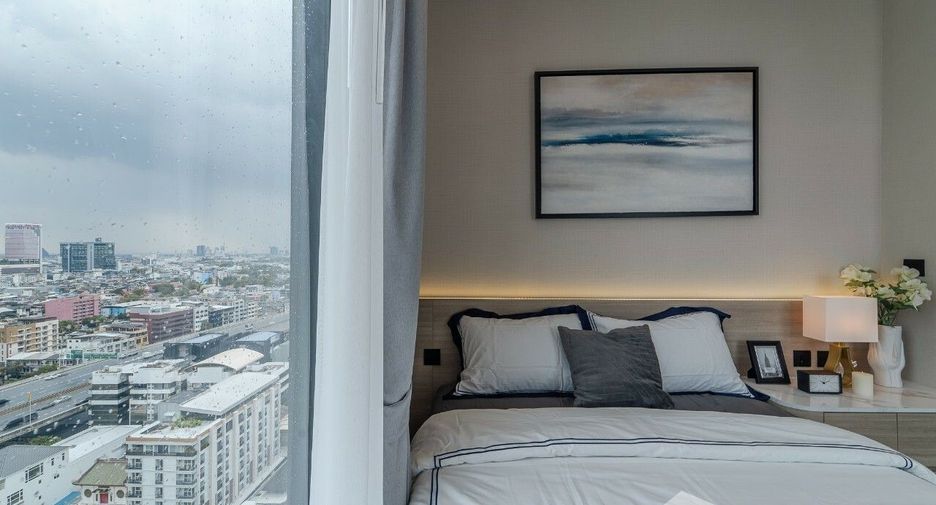 For rent 2 bedrooms condo in Pathum Wan, Bangkok