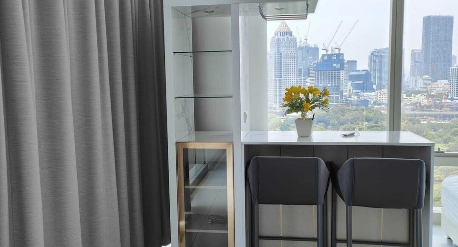 Wohnung zur Miete mit 3 Zimmer in Pathum Wan, Bangkok