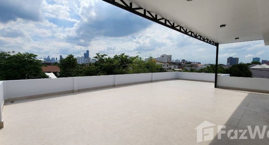 À louer 5 chambres maison à Watthana, Bangkok